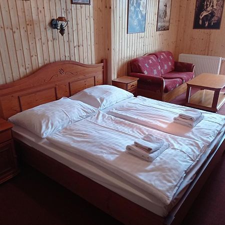 Hotel Ranc Kostelany à Kroměříž Extérieur photo