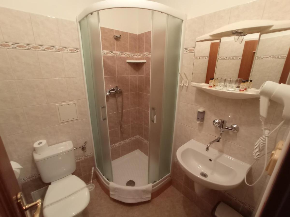 Hotel Ranc Kostelany à Kroměříž Extérieur photo