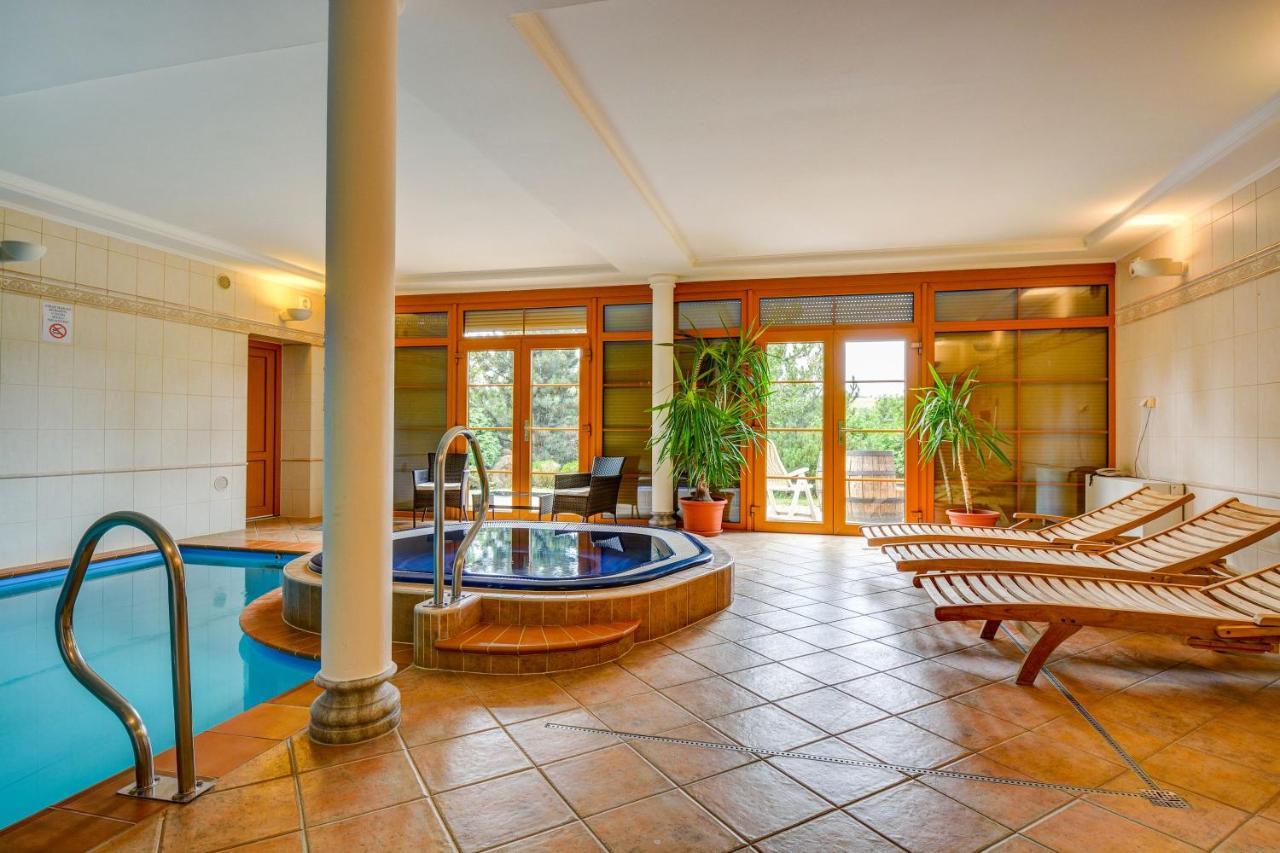 Hotel Ranc Kostelany à Kroměříž Extérieur photo