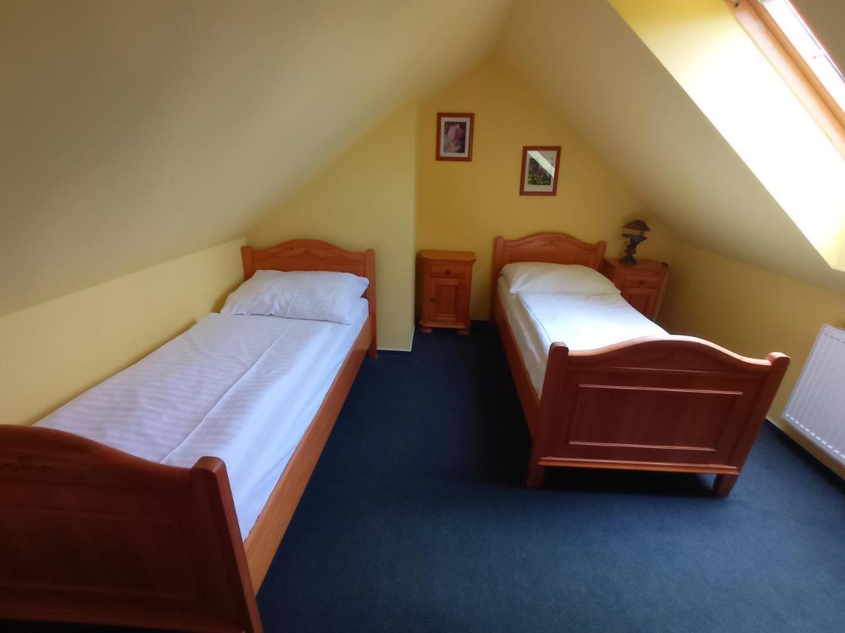 Hotel Ranc Kostelany à Kroměříž Extérieur photo