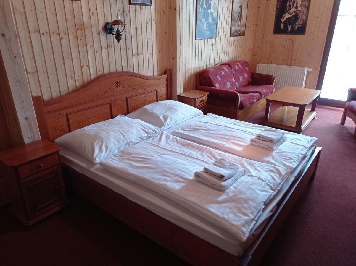 Hotel Ranc Kostelany à Kroměříž Extérieur photo